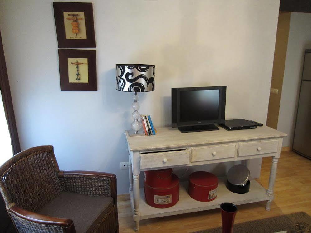 Apartamentos Alcoba De Baco Barbastro Exterior photo